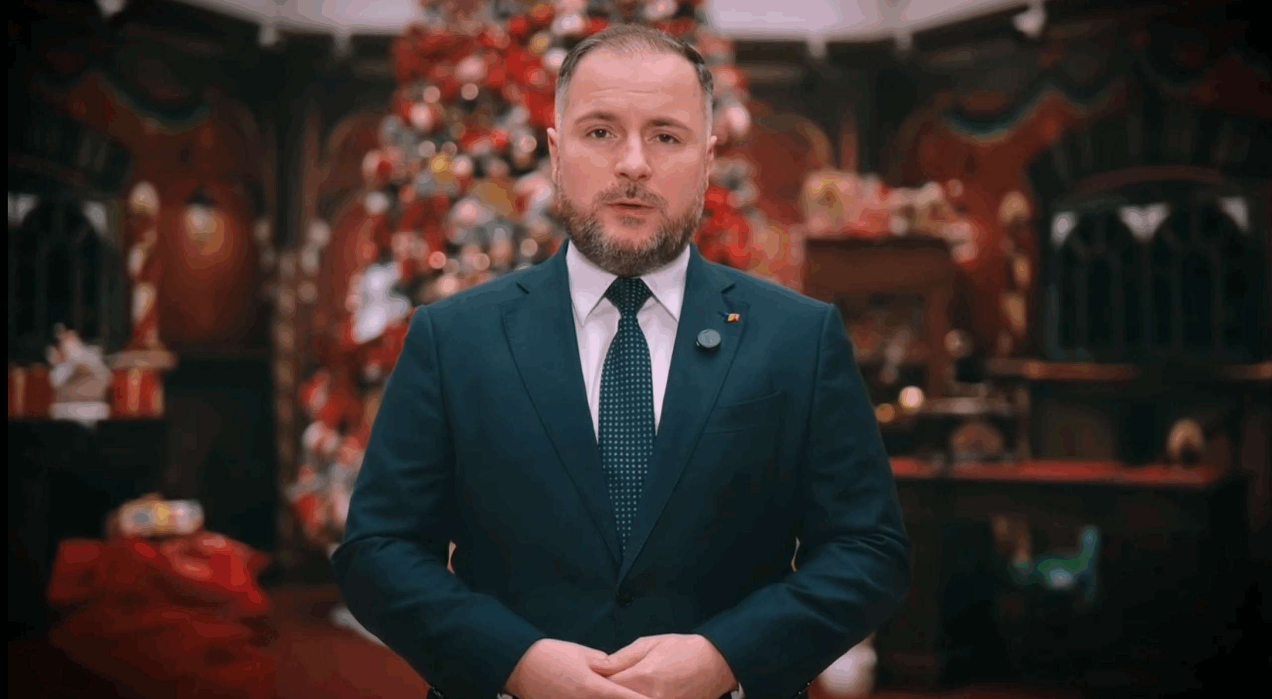 O perdea LED de 10m închiriată de Primăria Sectorului 2 cu 1.500 de lei. Contractul de €50.000, încredințat direct unui SRL controlat de un offshore din Cipru