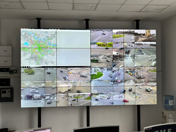 „Big Traffic Brother”: Administrația Străzilor cumpără cu peste 50.000 de euro un studiu de fezabilitate pentru camere care vor monitoriza traficul