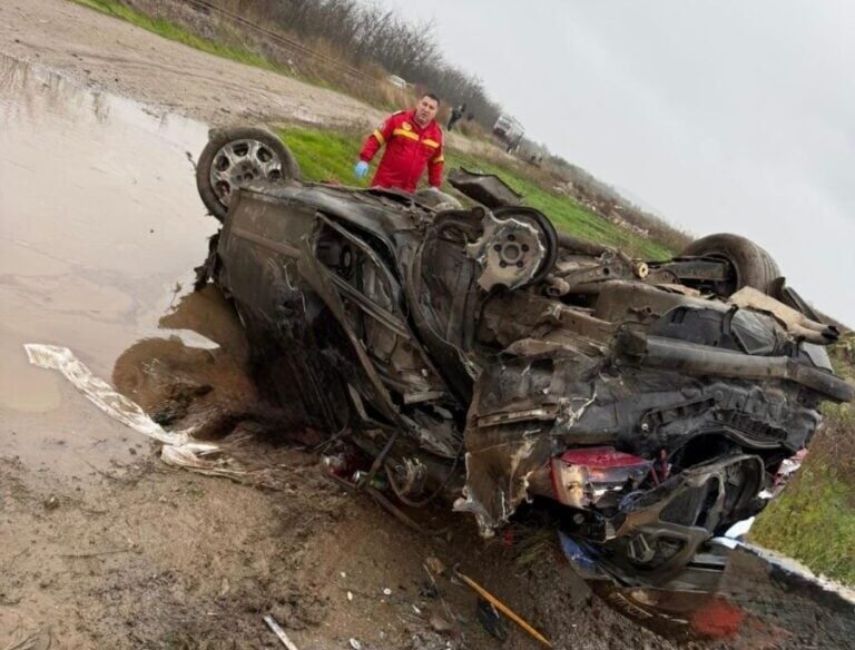 Mașina lovită de tren