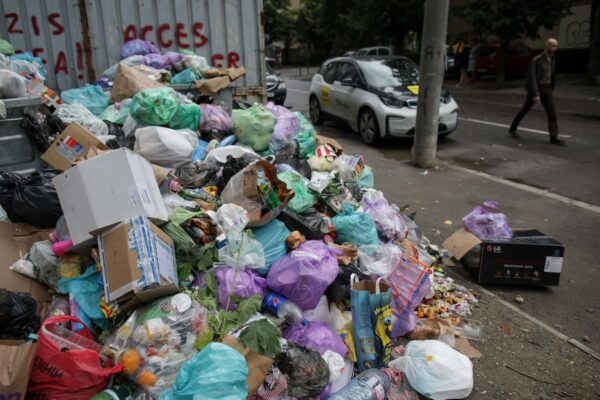 Romprest oprește curățenia stradală