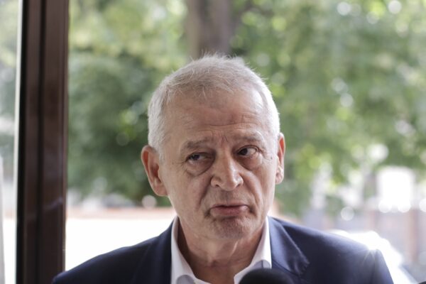 Fostul primar general Sorin Oprescu, condamnat pentru corupție, rămâne în Grecia
