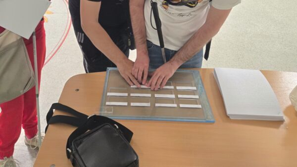 Alegeri București | Proiect pilot pentru nevăzători, în 24 de secții de vot. FOTO: euronews.ro