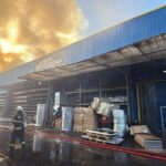 Incendiu major, cu degajări mari de fum, la un depozit din Sectorul 6. A fost emis mesaj RO-Alert. Foto: FB/ Departamentul pentru Situaţii de Urgenţă