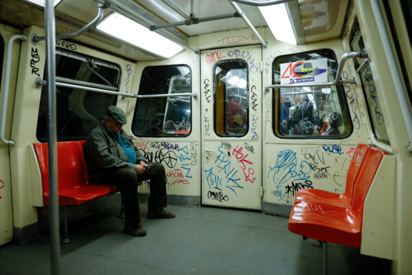 Metrorex anunță programul de circulație pentru sărbătorile de iarnă. Cum vor circula garniturile de Crăciun și revelion | FOTO: Inquam Photos / George Călin