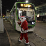 STB anunță programul de circulație pentru sărbătorile de iarnă. Cum vor circula autobuzele de Crăciun și Revelion | FOTO: Inquam Photos / Octav Ganea