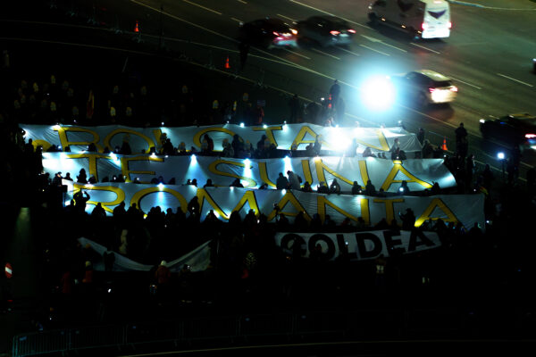 Culisele coregrafiei-protest „Bolojan, te sună România!”,