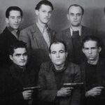 Infractori din Bucureşti, arestaţi de comisarul Carol Deleanu(al doilea din dreapta, rândul de sus). FOTO: Editura Vremea