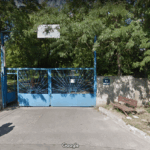 Primăria Sectorului 1 vrea să demoleze căminul de bătrâni și biserica din Străulești pentru a face loc unei săli polivalente cu 15.000 de locuri. Foto: Google Maps