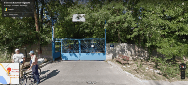 Primăria Sectorului 1 vrea să demoleze căminul de bătrâni și biserica din Străulești pentru a face loc unei săli polivalente cu 15.000 de locuri. Foto: Google Maps