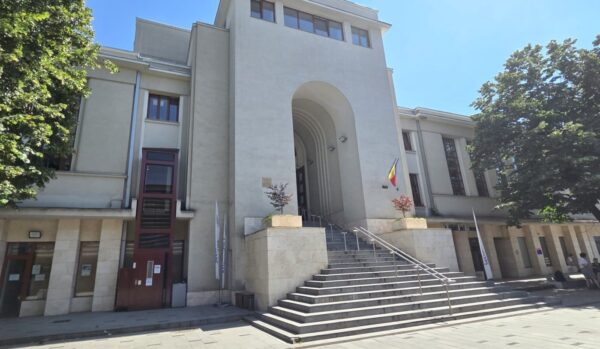 Expoziție dedicată Revoluției din 1989, în Piața Amzei. Până când poate fi vizitată | FOTO: PS1