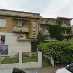 Impozitul pe clădiri crește cu până la 500% pentru 63 de imobile degradate. Foto: Intrarea Bitolia nr. 14/ Google Maps