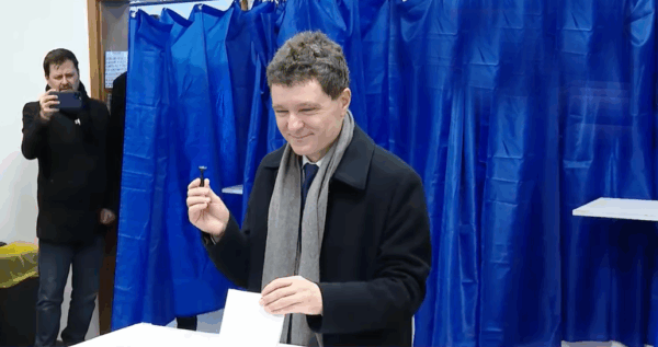 Nicușor Dan la urne