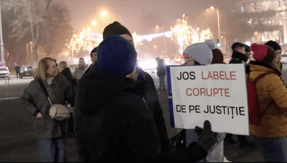 proteste în Piața Victoriei
