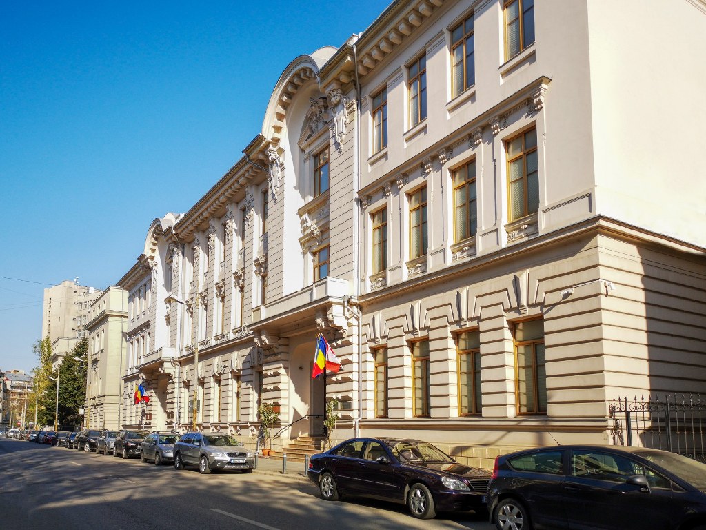 ASE scoate la concurs peste 7.800 de locuri la programe de licență. Jumătate sunt finanțate de la bugetul de stat | FOTO: Cladirea Victor Slavescu / admitere.ase.ro