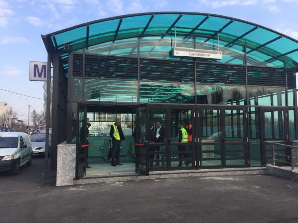 Incident la metrou în noaptea de Anul Nou. Un tren a deraiat pe M4, circulație afectată