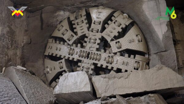 M6 | Cârtița „Sfânta Maria” a ajuns la Gara Băneasa. Scutul de forat a străpuns peretele stației | FOTO: Metrorex via Facebook