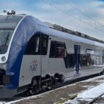 Două trenuri electrice PESA