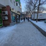 „Legea ghețușului”: Persoanele fizice și asociațiile de proprietari riscă amenzi de până la 2.000 de lei pentru neglijență. Foto: Florin Râșteiu