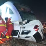 tren a lovit o mașină