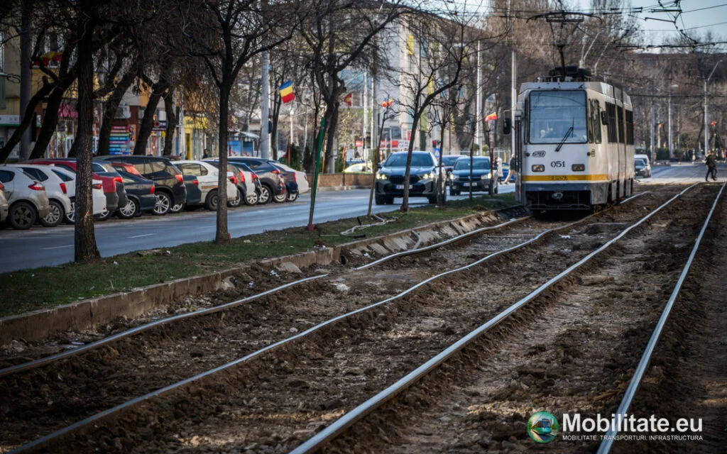 Linia 32, în renovare din cauza problemelor cu gazonul care a deteriorat șina