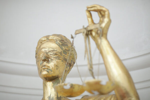 Agresor lăsat în libertate de un magistrat al Judecătoriei Sectorului 5. Victima a fost internată la spital, cu fracturi costale. Foto: Inquam Photos / Octav Ganea