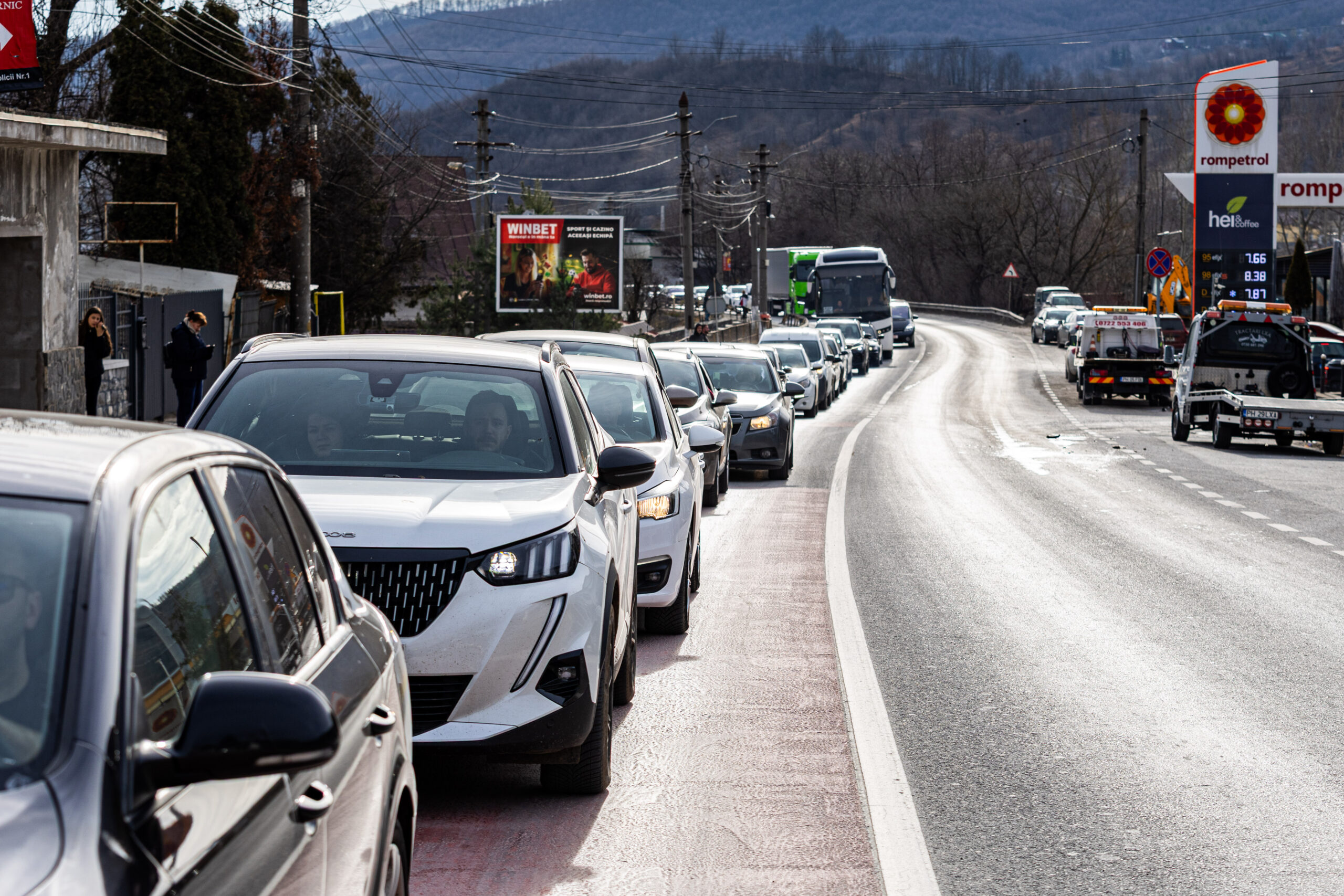 Traficul de pe DN1, pe sensul către București, la final de vacanță: se circulă în coloană în stațiunile de pe Valea Prahovei