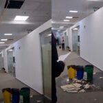 Tavanul noului sediu al Direcţiei de Impozite și Taxe Locale Sector 1 a fost distrus de infiltraţii. Foto: FB/ Clotilde Armand