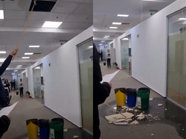 Tavanul noului sediu al Direcţiei de Impozite și Taxe Locale Sector 1 a fost distrus de infiltraţii. Foto: FB/ Clotilde Armand