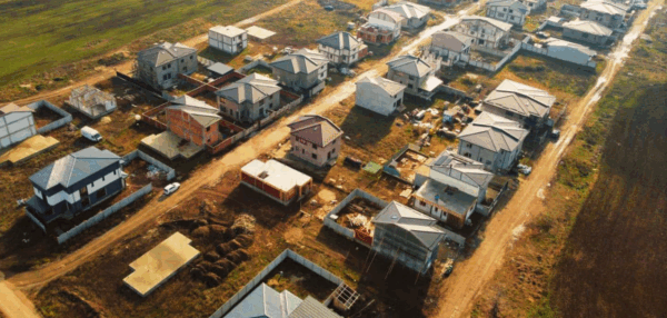 Stâlpi noi de iluminat, instalaţi în Chitila, cu 3,4 milioane de lei. Foto: FB/ Primăria Orașului Chitila