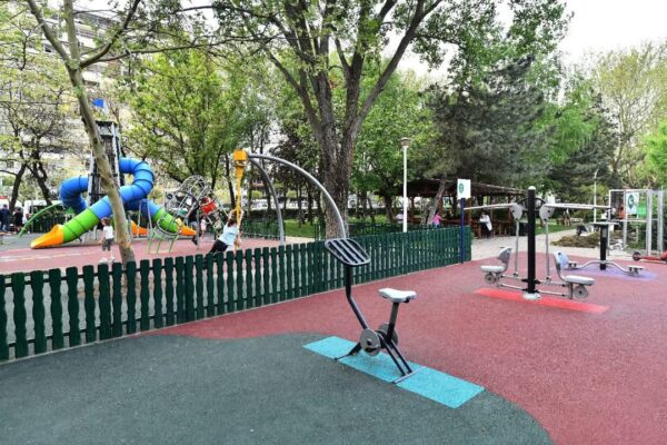 Primăria Sectorului 6 vrea să modernizeze locurile de joacă și terenurile sportive. Contractul poate ajunge la 80 de milioane de euro