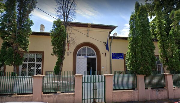 Demolarea celei mai vechi școli