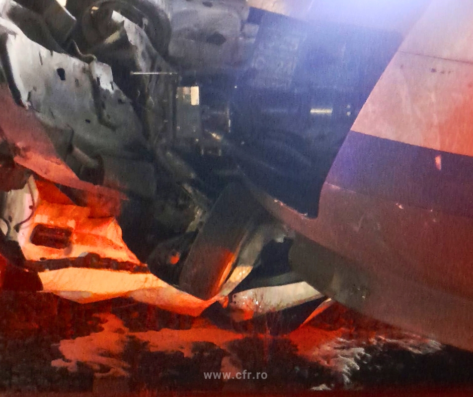 tren a lovit o mașină