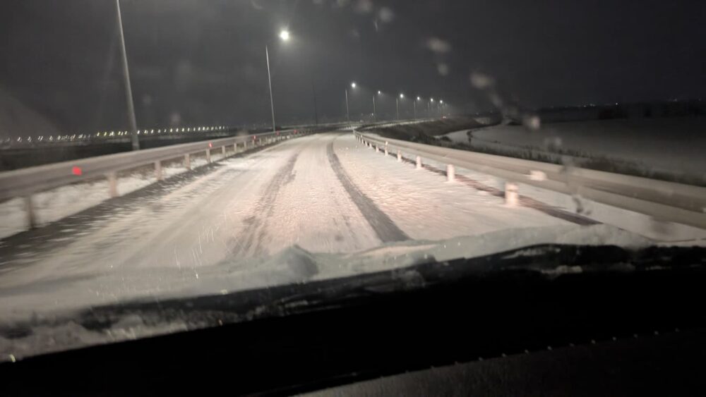 gheață pe Autostrada Capitalei