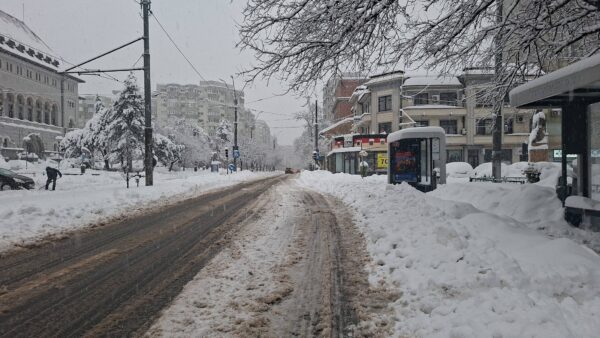 Linii telefonice pentru deszăpezire, urgențe sociale și asistență medicală la domiciliu. Foto: FB/ Cristina Oprea