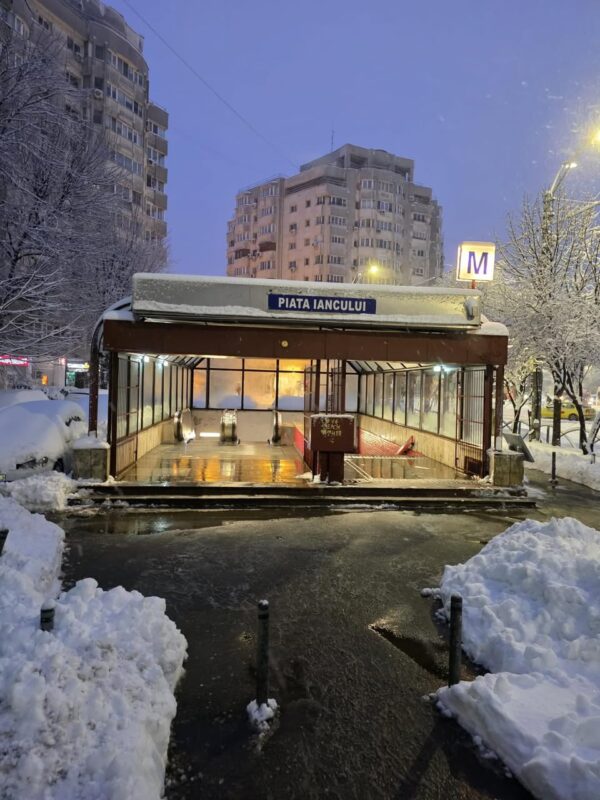 Trenuri suplimentare la metrou. Metrorex ia măsuri, în condiții de iarnă. FOTO: Metrorex