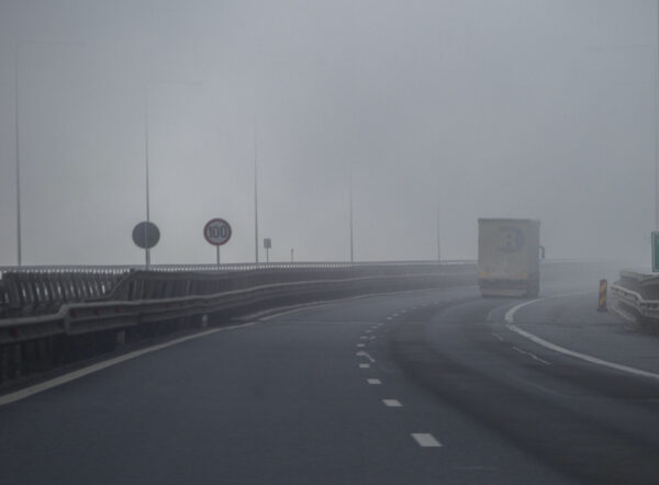 Avertisment Infotrafic pentru șoferi: „Ceață densă pe Autostrada Bucureștiului, A1 și A2, adaptați viteza”