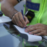 29 de permise de conducere au fost reținute în Capitală, azi-noapte. Au fost aplicate amenzi de peste 60.000 de lei | FOTO: Inquam Photos / George Călin