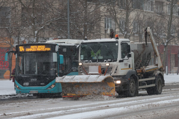 Bilanțul deszăpezirii în Capitală, după a doua noapte de ninosare abundentă. Peste 1.700 de operatori, în stradă | FOTO: Inquam Photos / George Călin