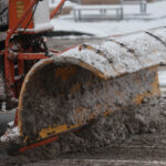 Bilanț după o noapte de zăpadă: aproape 290 de utilaje și peste 1.700 de muncitori în teren. Marile bulevarde sunt „la negru” | FOTO: Inquam Photos / George Călin