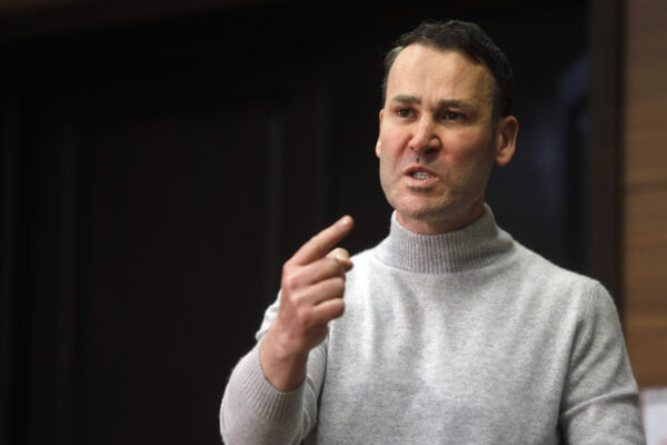 Robert Negoiță, avertizat cu privire la drumurile construite ilegal peste magistrale de gaz: „Se întâmplă nenorocire ca la Rahova”. Foto: Inquam Photos / Mălina Norocea