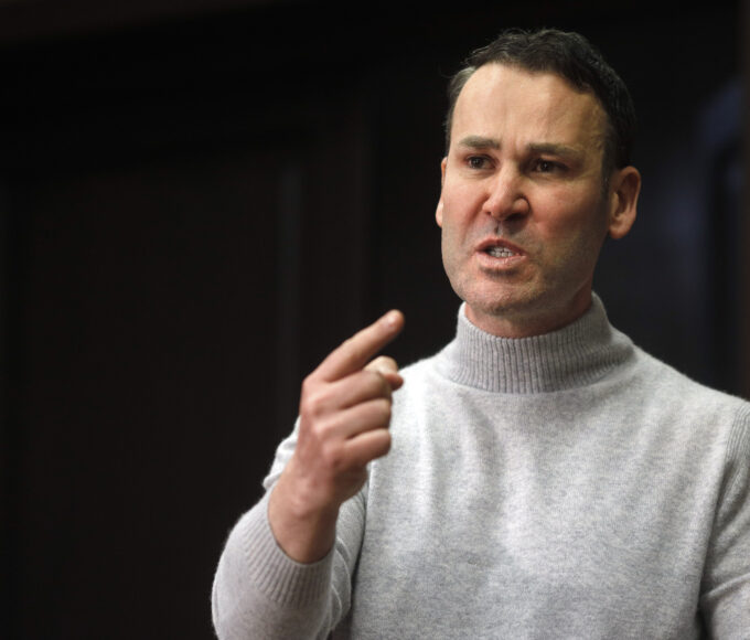 Robert Negoiță, avertizat cu privire la drumurile construite ilegal peste magistrale de gaz: „Se întâmplă nenorocire ca la Rahova”. Foto: Inquam Photos / Mălina Norocea