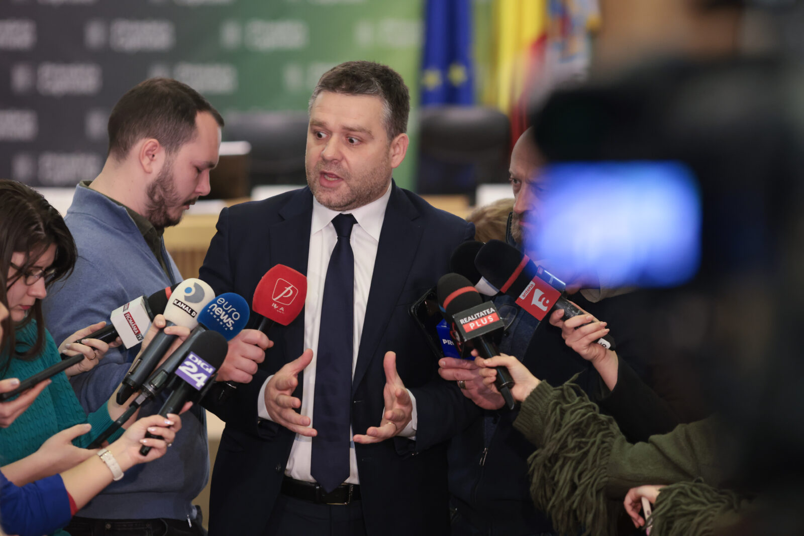 Ciprian Ciucu acuză exagerări în privința deszăpezirii: „Au fost muncitori care au leșinat”