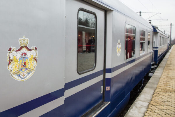 Trenurile Tezaur zac abandonate într-o remiză CFR de lângă Mogoșoaia | Digi24