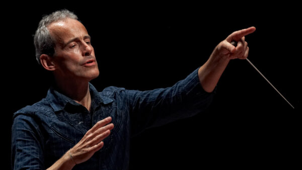 Paul Daniel, Lucas Debargue și Joshua Hopkins, în premieră pe scena Filarmonicii George Enescu. FOTO: grovesartists.com