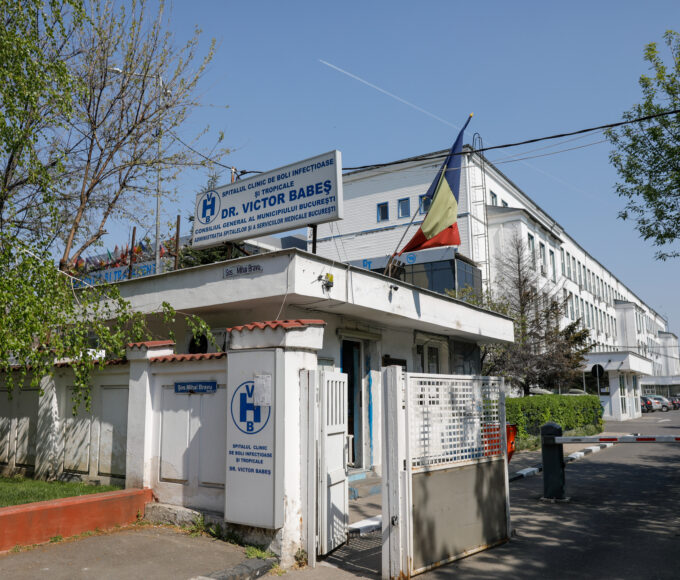 O firmă neautorizată a fost aleasă să verifice instalațiile electrice de la Victor Babeș. Spitalul plătește 7.000 de euro pentru servicii