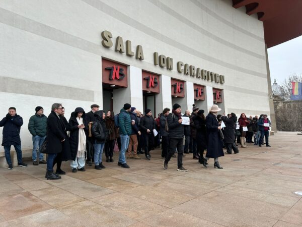 REPORTAJ | Cel mai reușit protest. Ministrul Culturii a protestat împotriva lui însuși