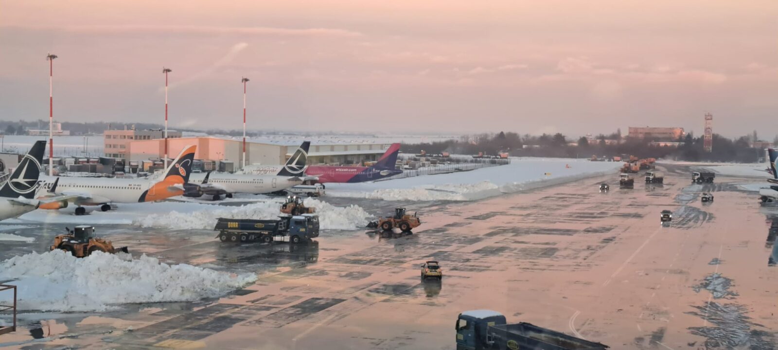Traficul pe aeroporturile Otopeni și Băneasa