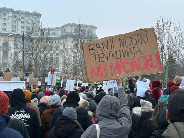 REPORTAJ | „Câinele afară, criminalii-n cușcă”. Cum a arătat protestul pentru drepturile animalelor