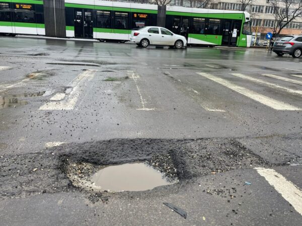 Sector 1 | Primăria a început să plombeze gropile din carosabil apărute după sezonul rece