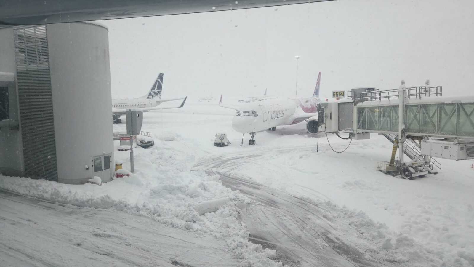 Aeroportul Otopeni sub zăpadă